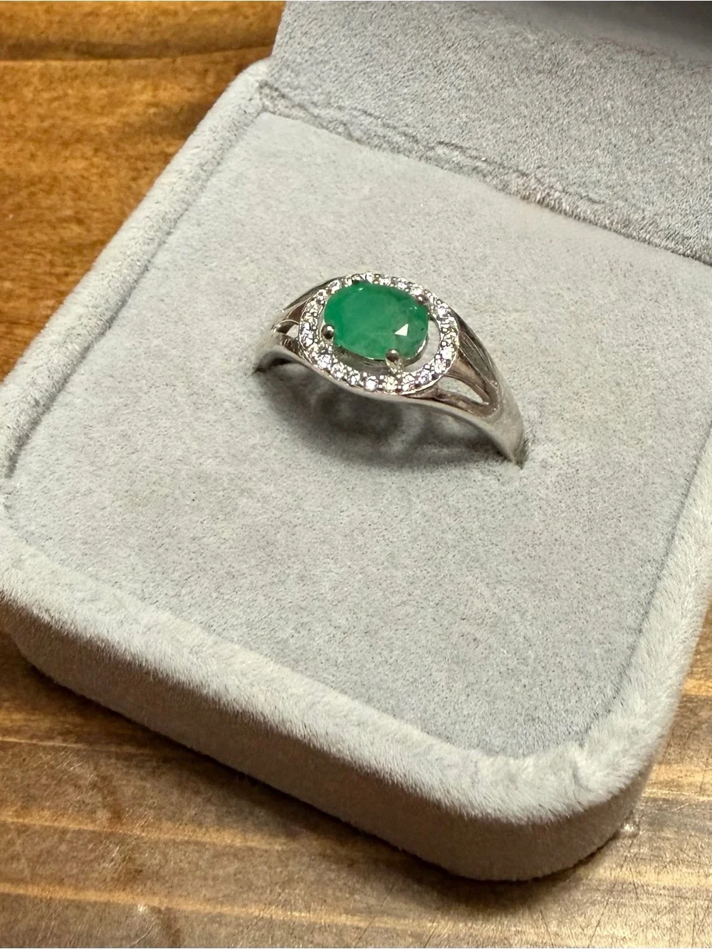 Stunning Natural Emerald .80CT & Zircon Halo 925 Sterling Silver Ring Size 7